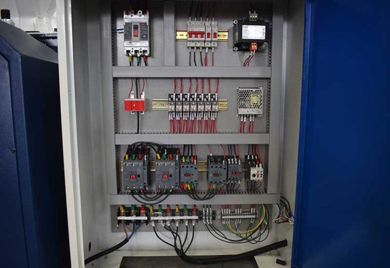 Safety features of single shaft shredder